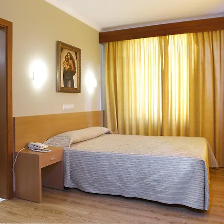 فندق Domus Pacis 3*